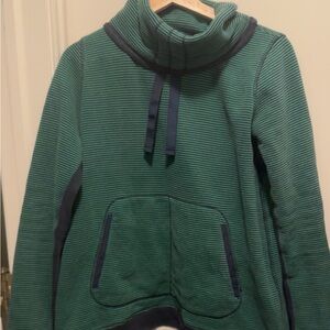 Lululemon green sweatshirt